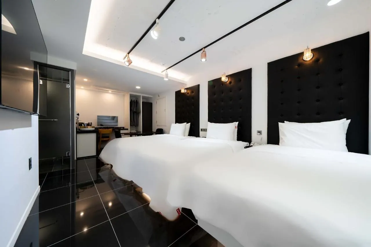 Ytt Hotel Busan 2*,