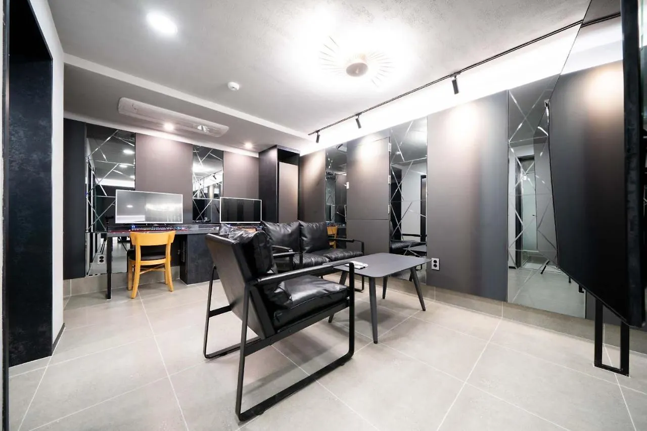 Ytt Hotel Busan 2*,