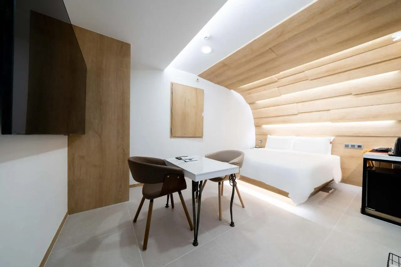 Ytt Hotel Busan 2*,